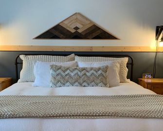 Cozy Condo on the 4th Fairway of Plumas Pines Golf Course - Cromberg - Bedroom