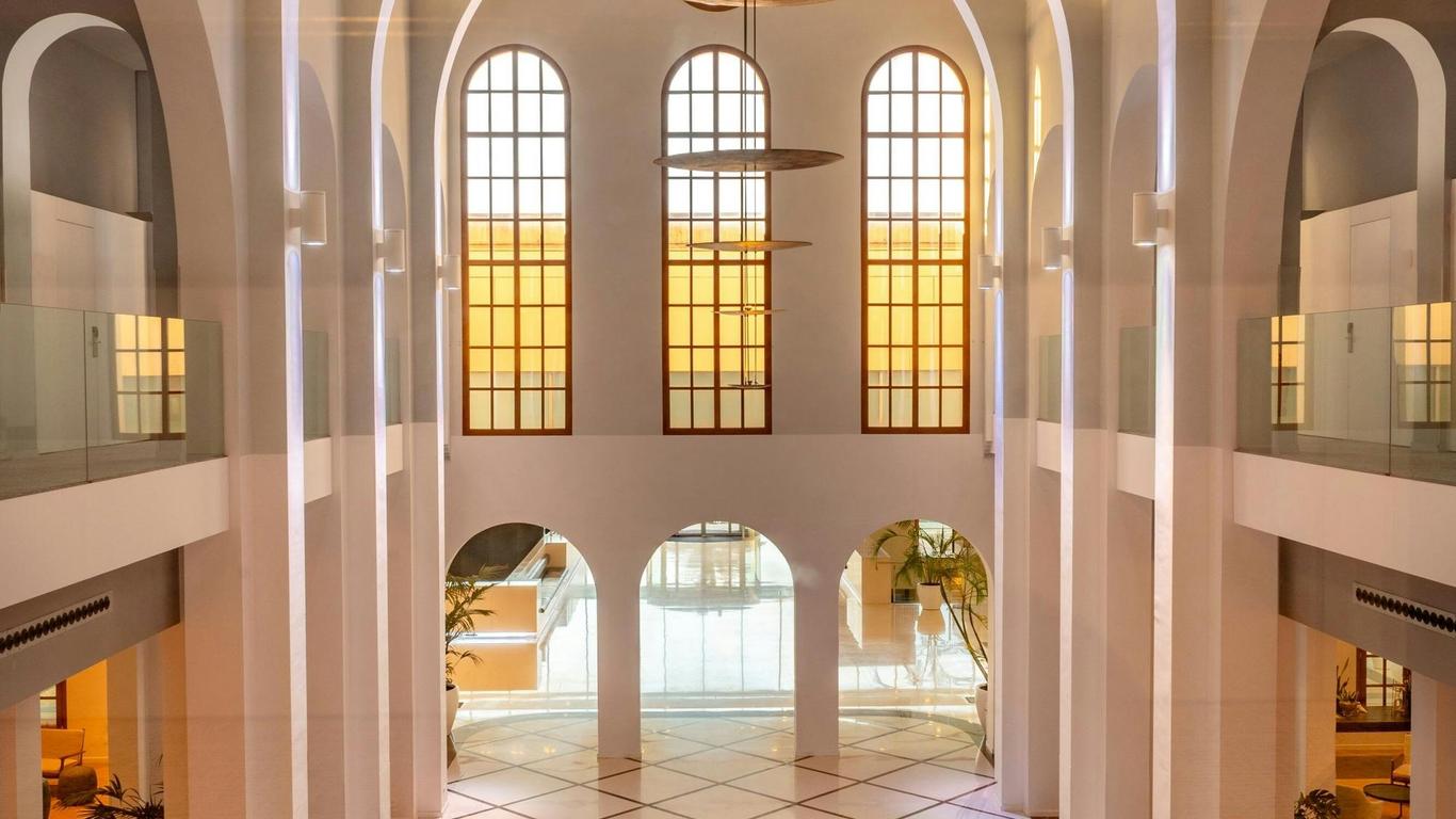 لو ميريديان را بيتش هوتل آند سبا