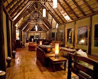 Bush Lodge (Amakhala Gr) - Buyskloof - Lounge