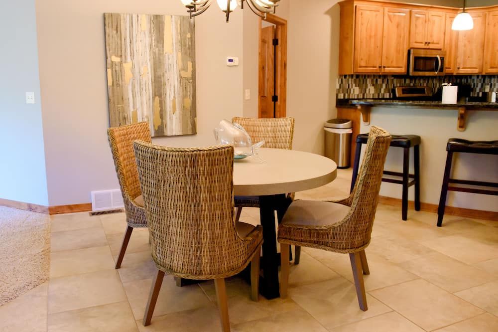 Spacious 3 bed/2 bath Condo closest to Bridges Bay Amenities