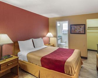 Economy Inn - East Hartford - Bedroom