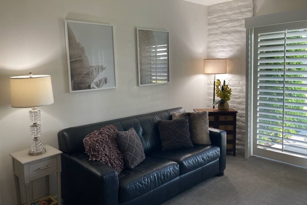 Condo within walking distance to El Paseo for shopping and restaurants. - פאלם דזרט - סלון