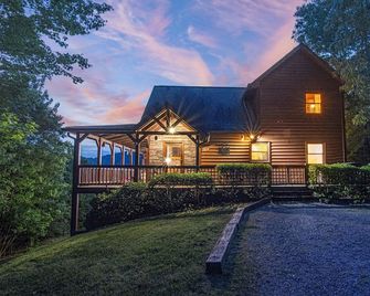 Incredible Views! - Pet Friendly - Aska Adventure Area - Bearfoot Bungalow - Blue Ridge - Edificio