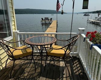 Feel Relaxed, Right On the Lake! Fall '25 and 2026 Booking! - Branchport - Balcón