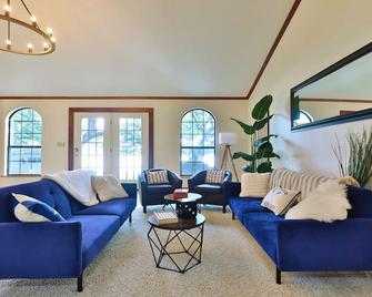 The Kokomo Lakehouse on Hubbard Creek w/ Private Dock at Breckenridge Sleeps 16 - Breckenridge - Sala de estar