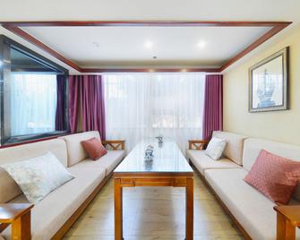 Moonlight Impression Hotel - Ляншань - Вітальня
