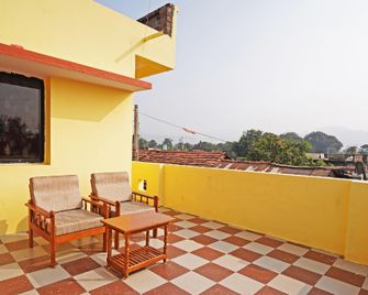 Hotel O Home Mahavir Home Stay - Rājpīpla - Balcony