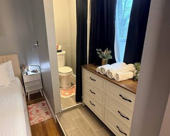 Comfort room - New London