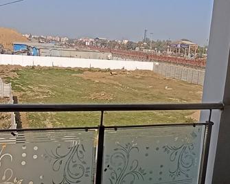 A happy house also welcome our guests - Prayagraj - Balcón