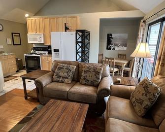 Downtown Hailey - Cozy, Quiet, Close to everything, WiFi - Hailey - Living room