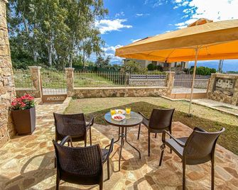 Lovely Apartment In Nafpaktos - Nafpaktos - Patio