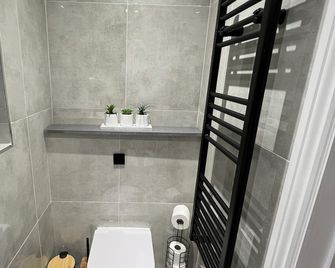 Stylish Flat in London - Halstead - Ванна кімната