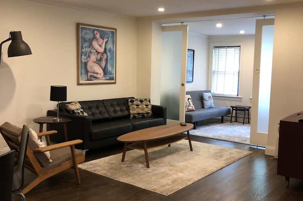 Sunny, Newly Renovated Family-Friendly 2 Bedroom Garden Apartment For Rent - ניו יורק - סלון