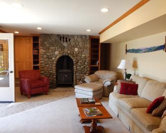 Gorgeous suite with panoramic Columbia river views. - Stevenson - Sala de estar