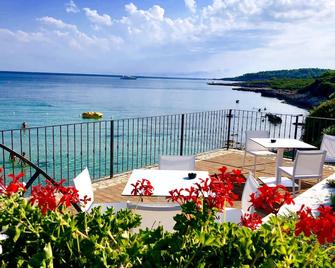 Hotel Punta Negra - אלגרו - מרפסת