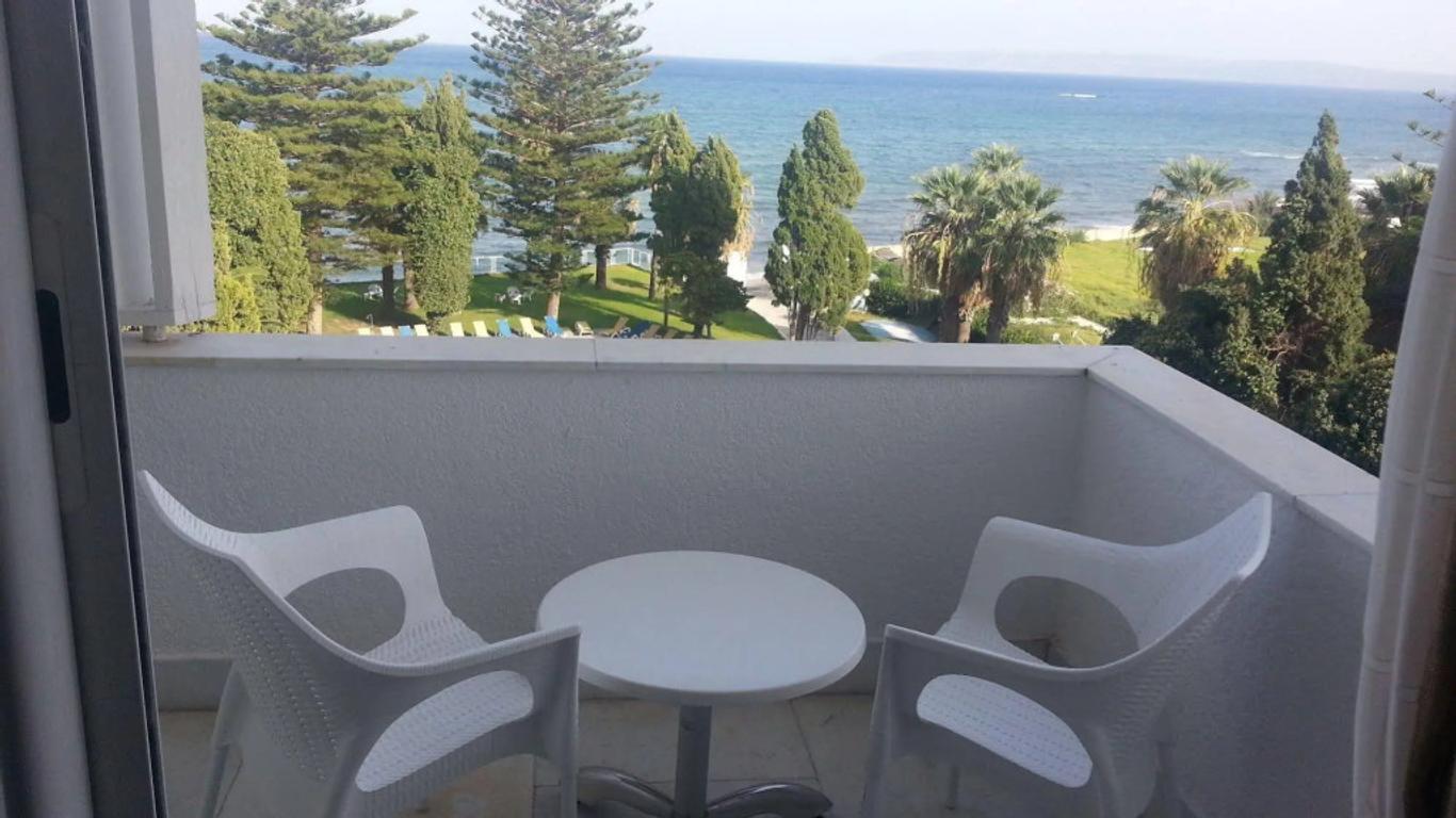 Hotel Corniche Palace