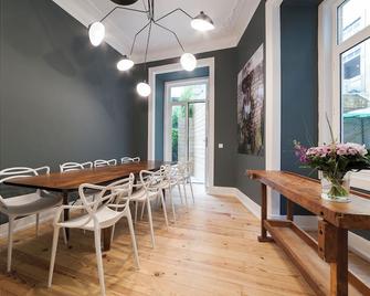 Lisbon Cheese & Wine Suites - Lisbon - Dining room