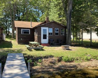 Cabin #1 - 'Chickagami' - Carp Lake