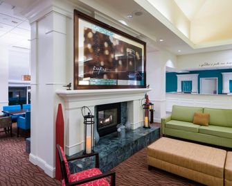 Hilton Garden Inn Edison/Raritan Center - Edison - Oturma odası