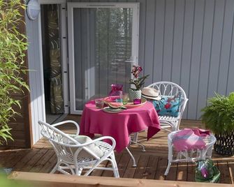Camping Le Sous Bois - Saint-Pierre-d'Oléron - Innenhof