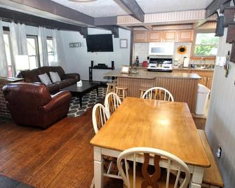 Walking Distance To Klay Winery & Distillery With Hot Tub! - Chalkhill - Comedor