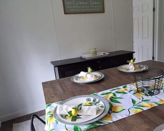 50 acre homestead to hike, forage, harvest, explore, & ENJOY! - Sistersville - Comedor