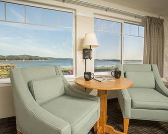 Looking Glass Inn - Lincoln City - Living room
