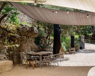Château les Gardis - Lourmarin - Innenhof