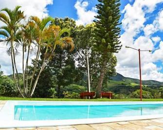 Pousada Flores do Campo - Águas de Lindóia - Piscina