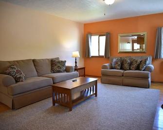 Robbins Motel - Bar Harbor - Living room