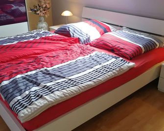 München großzügige Wohnung sehr ruhig - Múnich - Habitación