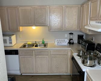 Denis Temporary Housing 2 Bedrooms - Killeen - Kitchen