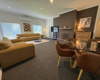 Lincoln Cottage Motor Inn - Wagga Wagga - Sala de estar