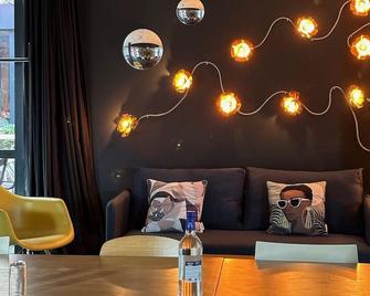 Hôtel L'échappée Belle - L'Isle-Jourdain - Salon