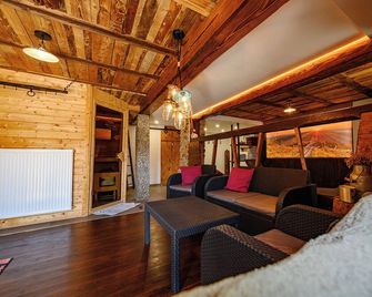 Vacation home with 170sqm, wellness area, 5 bedrooms, max. 10 persons - Ottenhöfen im Schwarzwald - Huiskamer