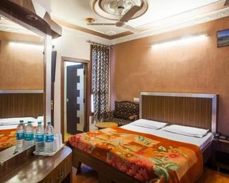Hotel Novelty - Jammu - Schlafzimmer