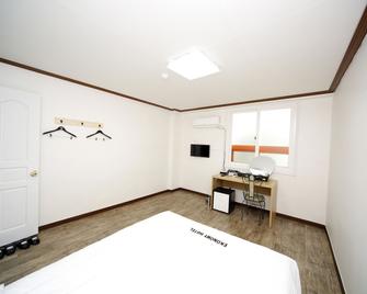 Ekonomy Hotel - Mokpo - Habitación
