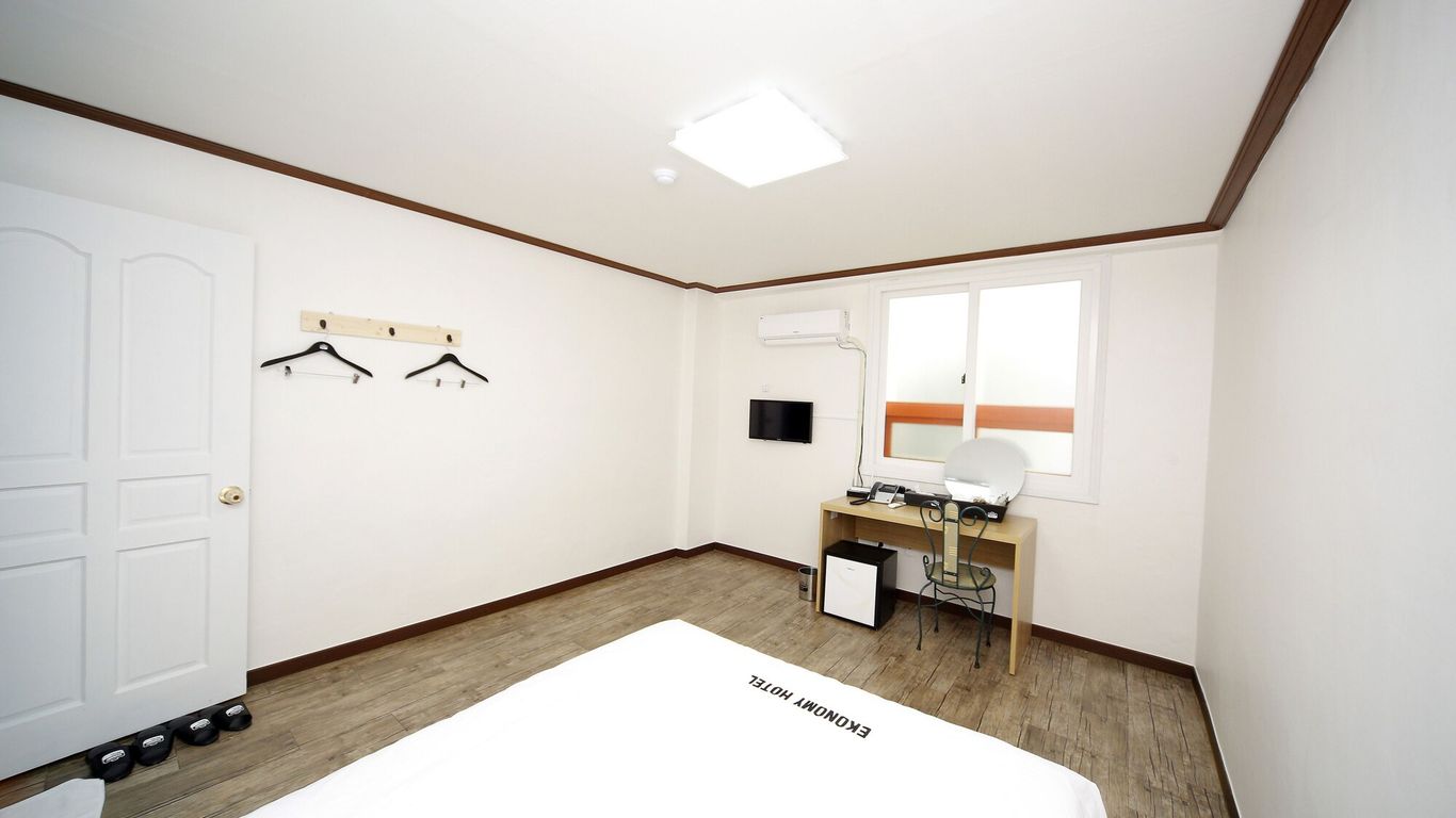 إكونومي هوتل موكبو