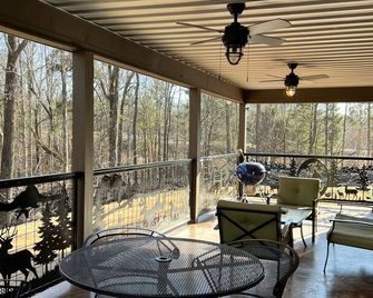 Beautiful cabin near Sardis Lake 3 miles to Sardis Lake - Sardis - Balcony