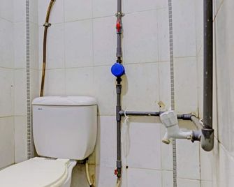 Hotel O Ririn Homestay - Lubuk Baja - Bathroom