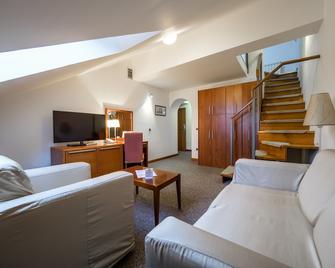 جارني هوتل لو بيتي بياف - بلغراد - غرفة معيشة