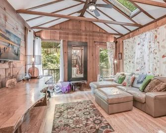 Norcal Hideaway - Dogs Ok - Guerneville - Living room