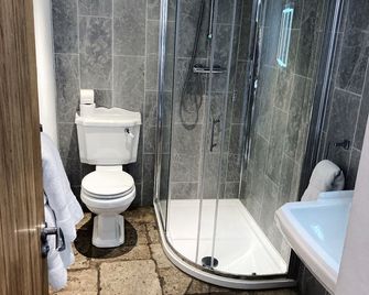 Inn For All Seasons - Burford - Baño