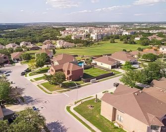 Hill Country Beauty in Red Beautiful Large Home! Very Spacious! - Cedar Park - Vista del exterior