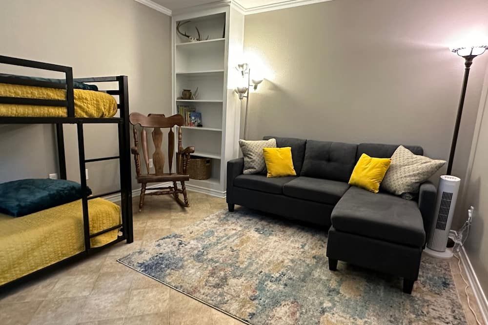 Cozy country retreat!- Close to River Run and Lake Jacksonville - Jacksonville - Wohnzimmer