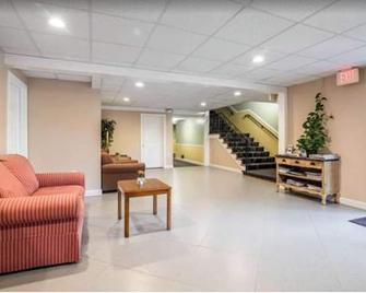 Tiltonlodge Inn & Suites - Tilton - Lobby