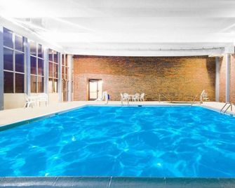 Blue Way Inn La Crosse Extended Stay - La Crosse - Pool