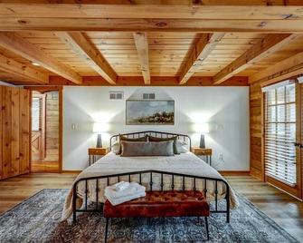 The Columbia Lodge - Family getaway close to home - Columbia - Bedroom