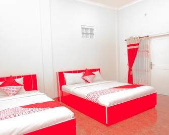 Syariah Guest House Karanglo - Malang - Bedroom