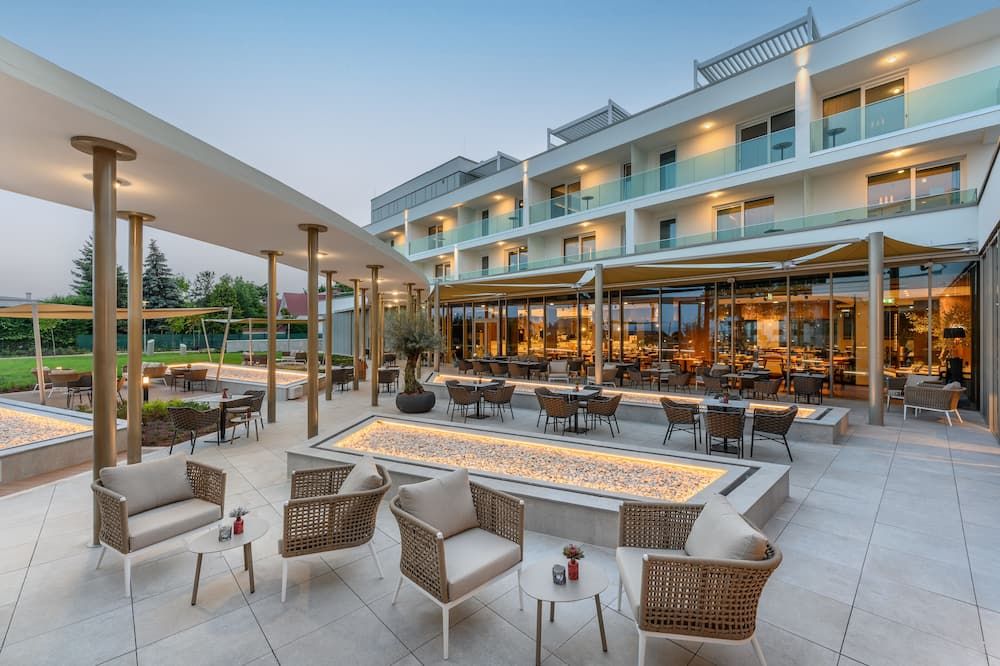 هوتل فينيفيرا واين آند سبا - بالاتونفوريد - شرفة مرصوفة